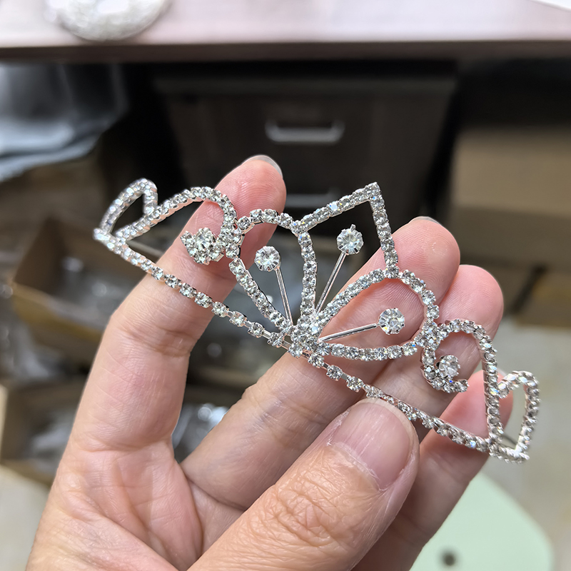 Серебряная корона со стразами, – обзор и цена Tech Accessories For Women